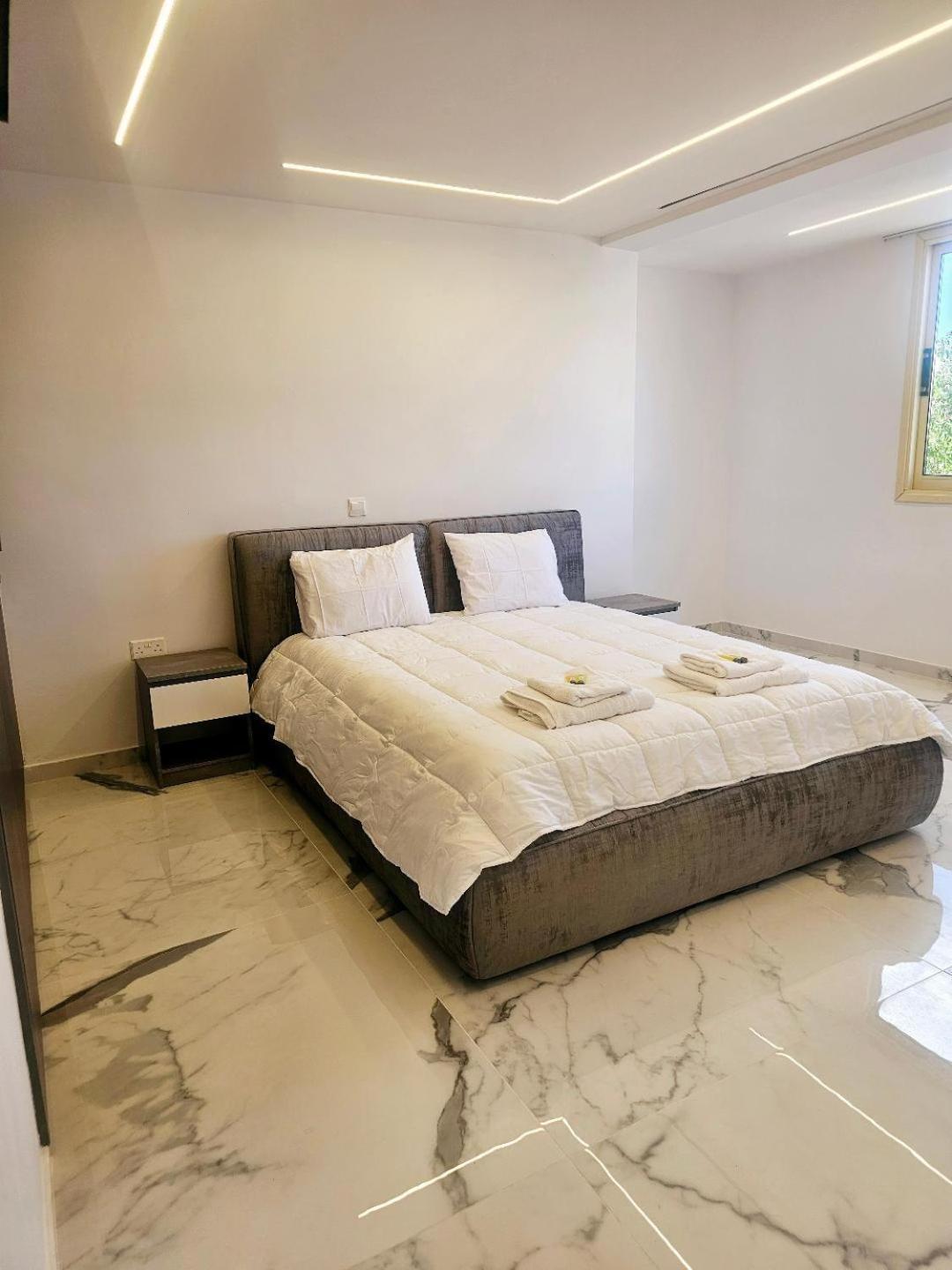 Deluxe Apartment Paphos Kültér fotó