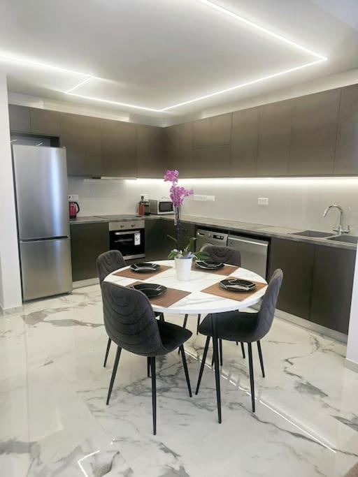 Deluxe Apartment Paphos Kültér fotó